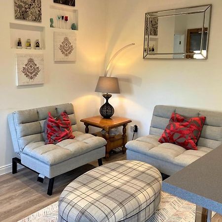 Chalet On The Green - Self Contained With Parking. Inshes ภายนอก รูปภาพ